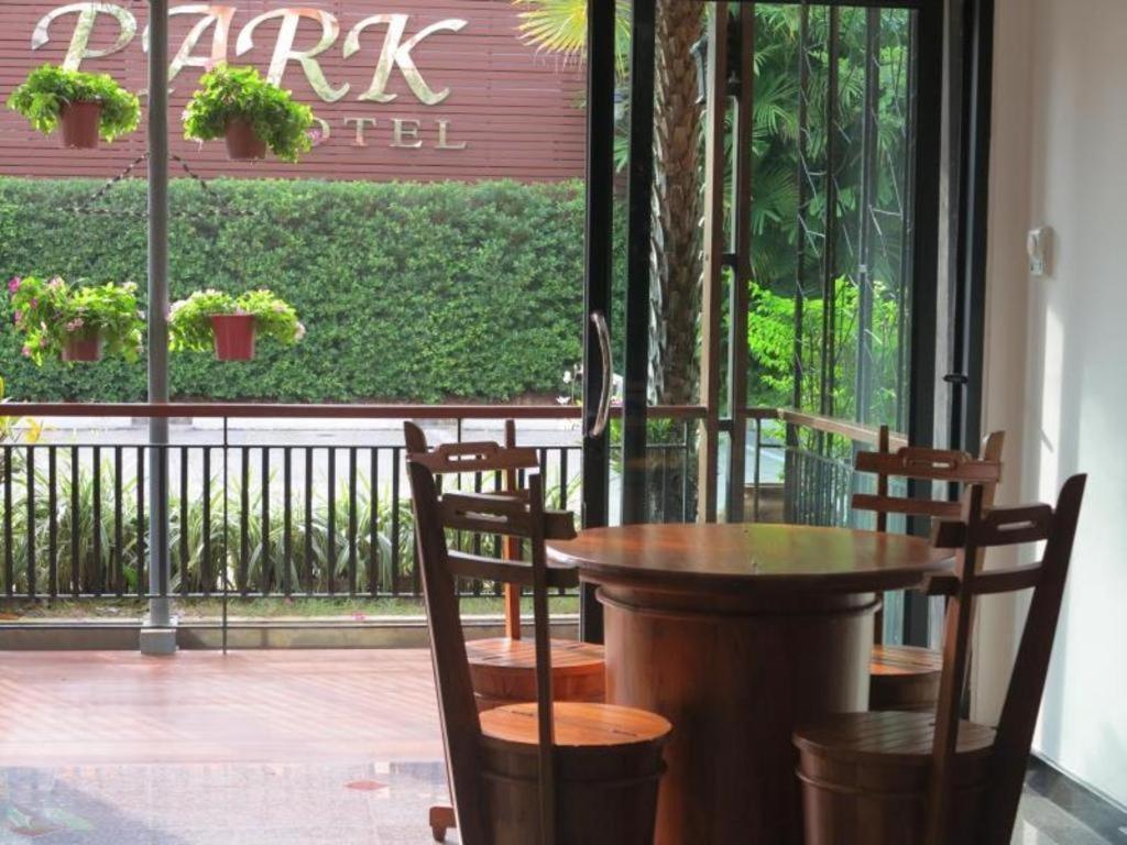 City Park Hotel Phatthalung Exterior foto