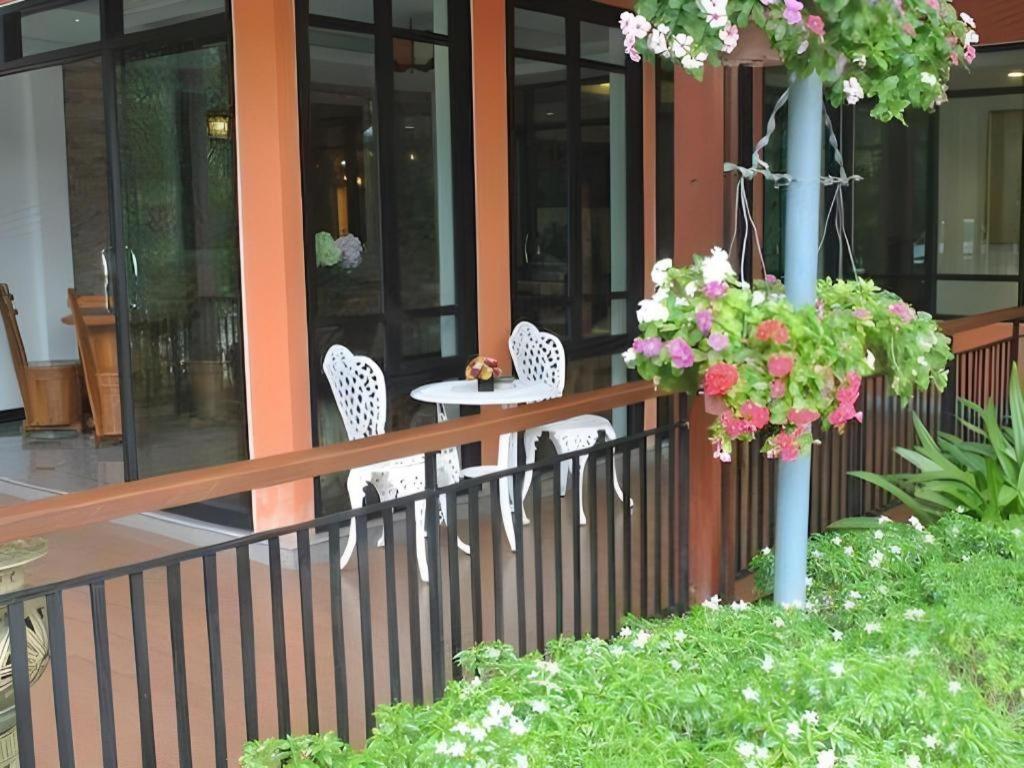 City Park Hotel Phatthalung Exterior foto